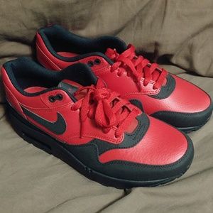 New Nike Air Max 1 LTR Leather Premium BlackRed NWT New Nike Air Max 1 LTR Leather Premium BlackRed NWT
